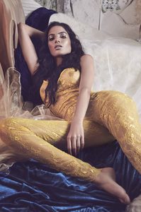Rafaella-Consentino-Para-Fault-Magazine-por-Claire-Harrison-9.thumb.jpg.ec02c94e943b8cfd64399d5d4f114431.jpg