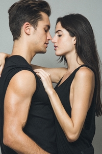 Rafaella-Consentino-por-Jeff-Segenreich-350.thumb.jpg.a04b69ccd252ba64654214c8ff20136f.jpg