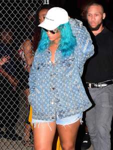 Rihanna--Wearing-a-turquoise-wig-at-a-carnival-event--35.jpg