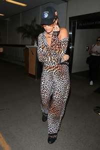 Rita-Ora--Spotted-at-LAX-Airport--01.jpg