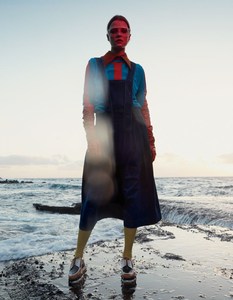 Roos-Abels-by-Benjamin-Lennox-for-Vogue-Me-China-August-2017-13.thumb.jpg.0d64366575002d70c85aa31c80573bb5.jpg