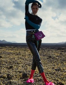 Roos-Abels-by-Benjamin-Lennox-for-Vogue-Me-China-August-2017-6-760x979.thumb.jpg.d05eb7e16fc4ac6eb7752637f5ba3b09.jpg