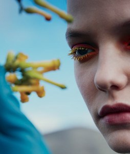 Roos-Abels-by-Benjamin-Lennox-for-Vogue-Me-China-August-2017-8.thumb.jpg.e7392333423ab39428460c62b2d35d32.jpg
