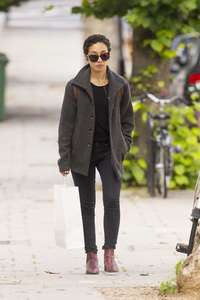 Ruth-Negga-shopping-in-London--03.jpg