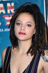 Sasha-Lane--American-Honey-Premiere-at-UGC-Cine-Cite-les-Halles--09.jpg
