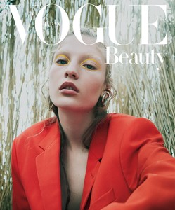Vogue-Japan-October-2017-Agnes-Akerlund-by-Benjamin-Lennonx-1.thumb.jpg.6e445eb3e27cb61c4db16c1e5440cf24.jpg