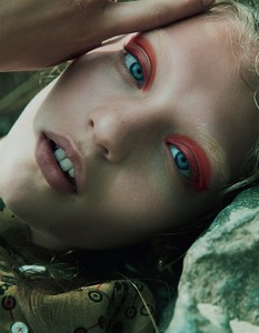 Vogue-Japan-October-2017-Agnes-Akerlund-by-Benjamin-Lennonx-2.thumb.jpg.23e88de42ddfd1a4550c855b2241b3c2.jpg
