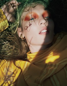Vogue-Japan-October-2017-Agnes-Akerlund-by-Benjamin-Lennonx-4.thumb.jpg.f4df6e811bb3e364135662519a8ee35b.jpg