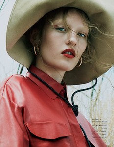 Vogue-Japan-October-2017-Agnes-Akerlund-by-Benjamin-Lennonx-5.thumb.jpg.adbf576540bd7e3f054796909b7d8706.jpg