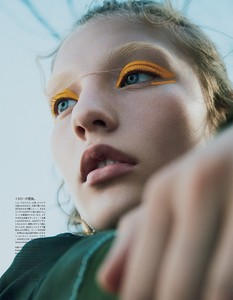 Vogue-Japan-October-2017-Agnes-Akerlund-by-Benjamin-Lennonx-6.thumb.jpg.0be8b14ddcd9fb8cee77b4c94fd67862.jpg