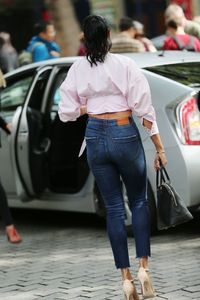 alesha-dixon-in-tight-jeans-global-radio-london-08-17-2017-10.jpg