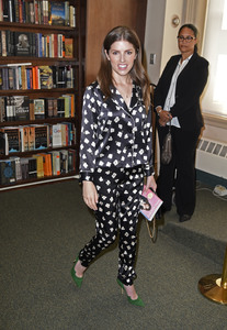 anna-kendrick-at-a-barnes-amp-noble-signing-in-nyc-81917-7.jpg