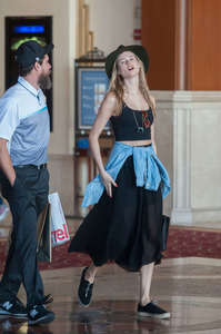 behati-prinsloo-out-in-los-angeles_3.jpg