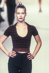 blumarine-ss-1997-11.thumb.png.00043af240d9bcd17d472ba62a68d7ca.png