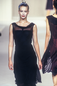 blumarine-ss-1997-5.thumb.png.322e65c6328abc7b36874248e57403e7.png