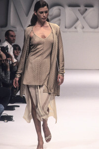 carre-otis-max-mara-ss-1995-1.thumb.JPEG.f56823a2c6d05dd53e5f1eb1a7939554.JPEG