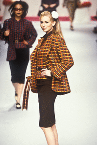 chanel-fw-1995-2.thumb.GIF.9aa9dfd96c41d157c62e000b3b9fbadb.GIF