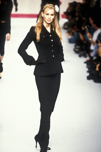 chanel-fw-1995-3.thumb.GIF.e5334726ddae99466cf261e13946df98.GIF