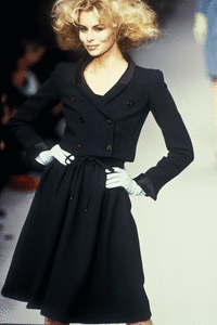 chloe-fw-1995-2.thumb.GIF.d77d66a106f8bb6940d924442ee3c858.GIF