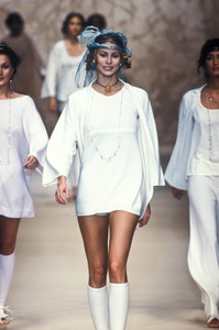 chloe-ss-1994-1.thumb.jpg.b5e9b9d71a35315f9062769b91049c0d.jpg