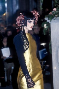 christian-dior-hc-ss-1997-3.thumb.JPEG.4cd6967c0af657a20b557e6cea9385da.JPEG