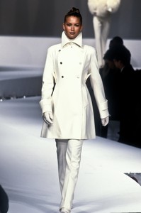 claude-montana-fw-1997-1.thumb.jpg.0637e975687bfc9a77a8b9bd41937629.jpg