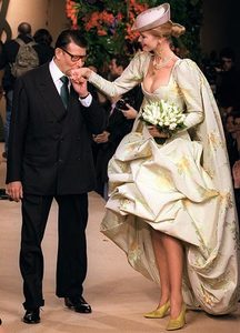 claudia-schiffer_675525n.thumb.jpg.6c1d4f7ebb792fe2ea756a375414209d.jpg
