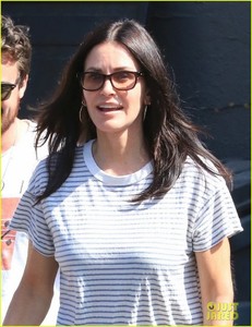 courteney-cox-sports-denim-pants-and-wedges-for-furniture-shopping-spree-04.jpg