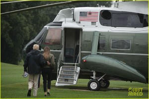 donald-melania-trump-head-to-texas-06.jpg