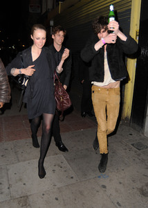 edie_art_plus_22apr10_hollywood.thumb.jpg.1ca8df62b7949669ea845da9010d2609.jpg