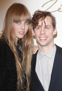 edie_bfa_7dec10_hollywood_2.thumb.jpg.379d38f34f8572688d48738357e54cd9.jpg