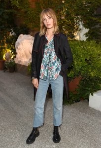 edie_burberry_frow_19sep16_coli_1.thumb.jpg.e8e55d497f61170b46a72be53ce5fcb9.jpg
