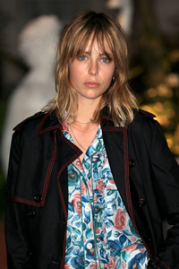 edie_burberry_frow_19sep16_hollywood_1.thumb.jpg.35c0f55afe4787d98027c82d1ddb35ba.jpg