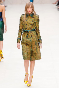 edie_burberry_ss13_nymag_3.thumb.jpg.4af9d45b10f461b45873aeee791b6da6.jpg