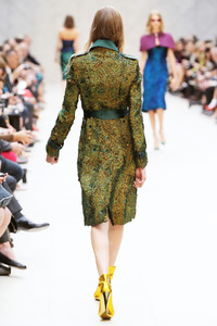 edie_burberry_ss13_nymag_4.thumb.jpg.f7360854d6e47dc4040bbae502d1b2e1.jpg