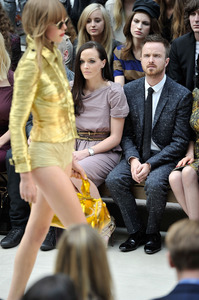 edie_burberry_ss13_nymag_5.thumb.jpg.8915c61987975ea73bb3a6cd15e8eb5f.jpg