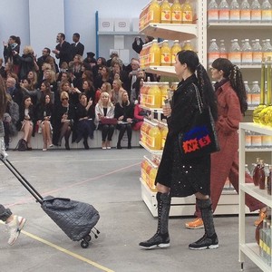 edie_chanel_aw14_haloushka.thumb.jpg.0712ebe3916ac6f8937c66f6e80e0b0f.jpg