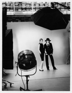 edie_chanel_precollection_2012_bts_gogo.thumb.jpg.331e698634c025e7cfaa937e679c7fe0.jpg