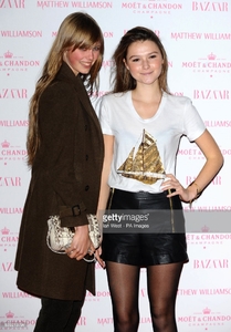 edie_collin_mcdowell_book_12oct10_gettyimages.thumb.jpg.ff435577ac32607f8955b03f96fd2c92.jpg