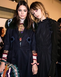 edie_fendi_aw16_backstage_3.thumb.jpg.13ecfb67cc52127488ae161027bc3fa6.jpg