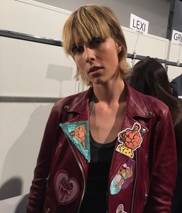 edie_fendi_ss16_backstage_4.thumb.jpg.5fce7328e22e83a41ac734b005de9559.jpg