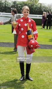 edie_goodwood_2011_gettyimages_6.thumb.jpg.790a3225ee383630576ca1f52f5f8ce6.jpg
