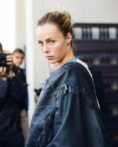 edie_haider_ackermann_ss17_hunterabrams.thumb.jpg.71f79d94b0e2ecea30a5c274812984eb.jpg