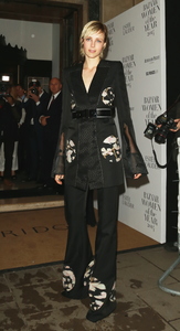 edie_harpers_bazaar_women_4nov14_hollywood_6.jpg