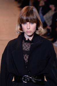edie_isabel_marant_aw16.thumb.jpg.d2deece25e120a6eca7b85bb4cf880d5.jpg