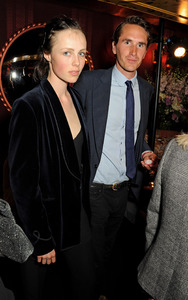 edie_jimmy_choo_17jun13_ella_lapetiteanglaise.thumb.jpg.5460b342a83960a19951083b01ca49b1.jpg