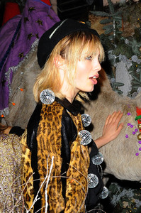 edie_love_christmas_16dec16_hollywood_6.thumb.jpg.1dd61692ec38dd9643f8089660068af3.jpg