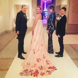 edie_met_gala_3may16_revistacosas.thumb.jpg.b3dfaf909d36223e23e31822401cdb2b.jpg