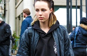 edie_miu_miu_aw16_poseformee_2.thumb.jpg.14eb3de8eb1bcdb6b9fd7e8d958b26da.jpg