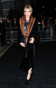 edie_moet_chandon_19sep11_hollywood.thumb.jpg.177291d56fa55bb03a3fb2d654504861.jpg